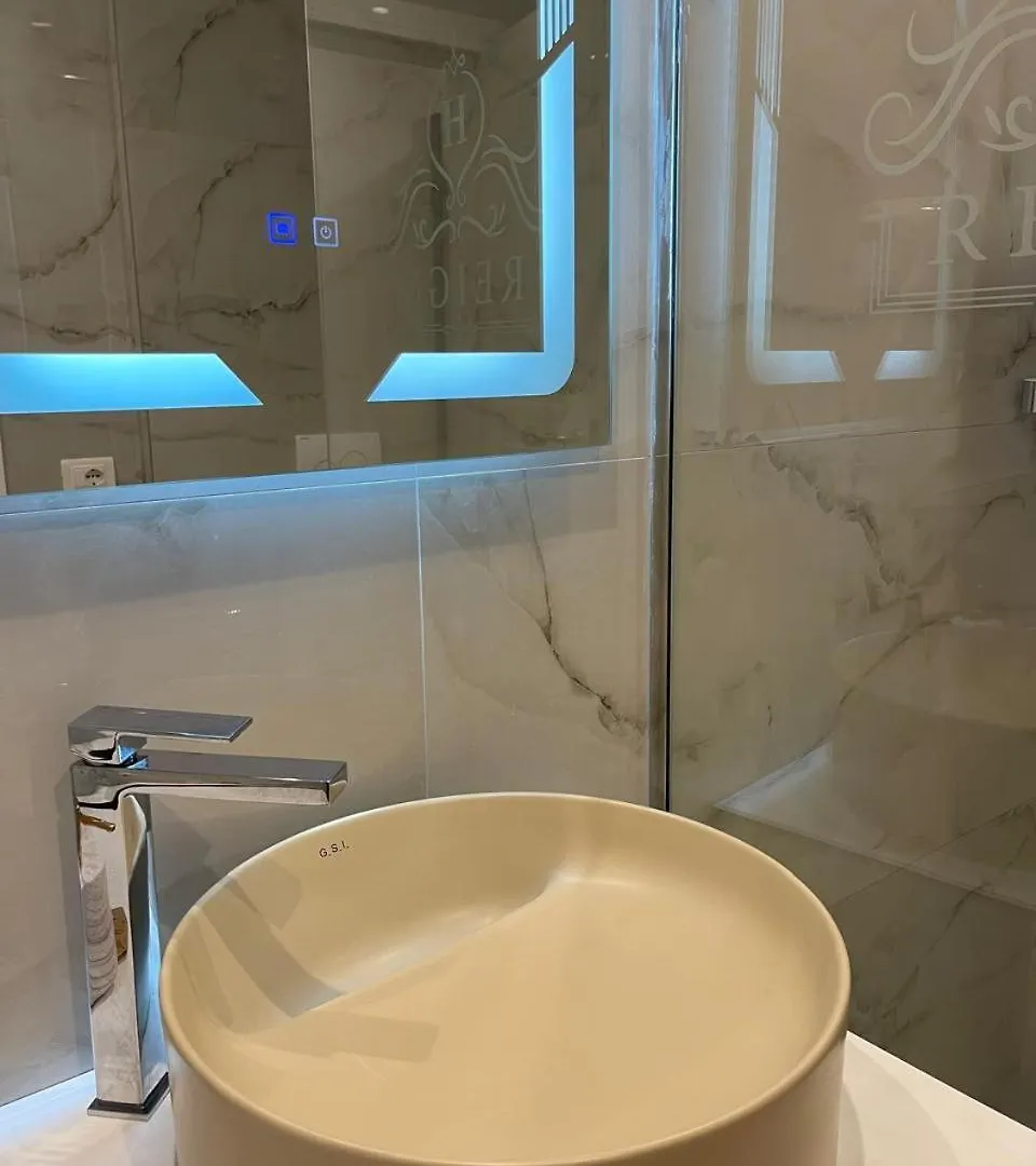 Reign Hotel Vore 4*,  Albania