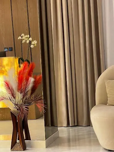 Reign Hotel Vore