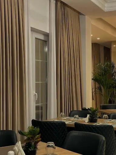 Reign Hotel Vore