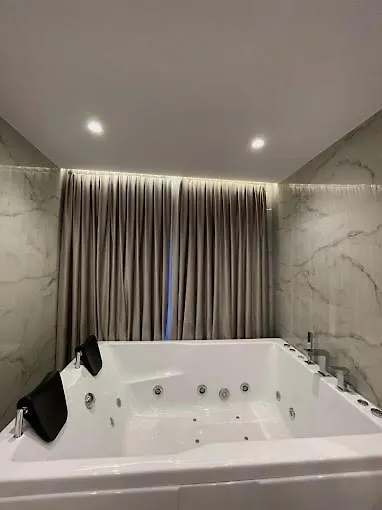 ****  Reign Hotel Vore Albania