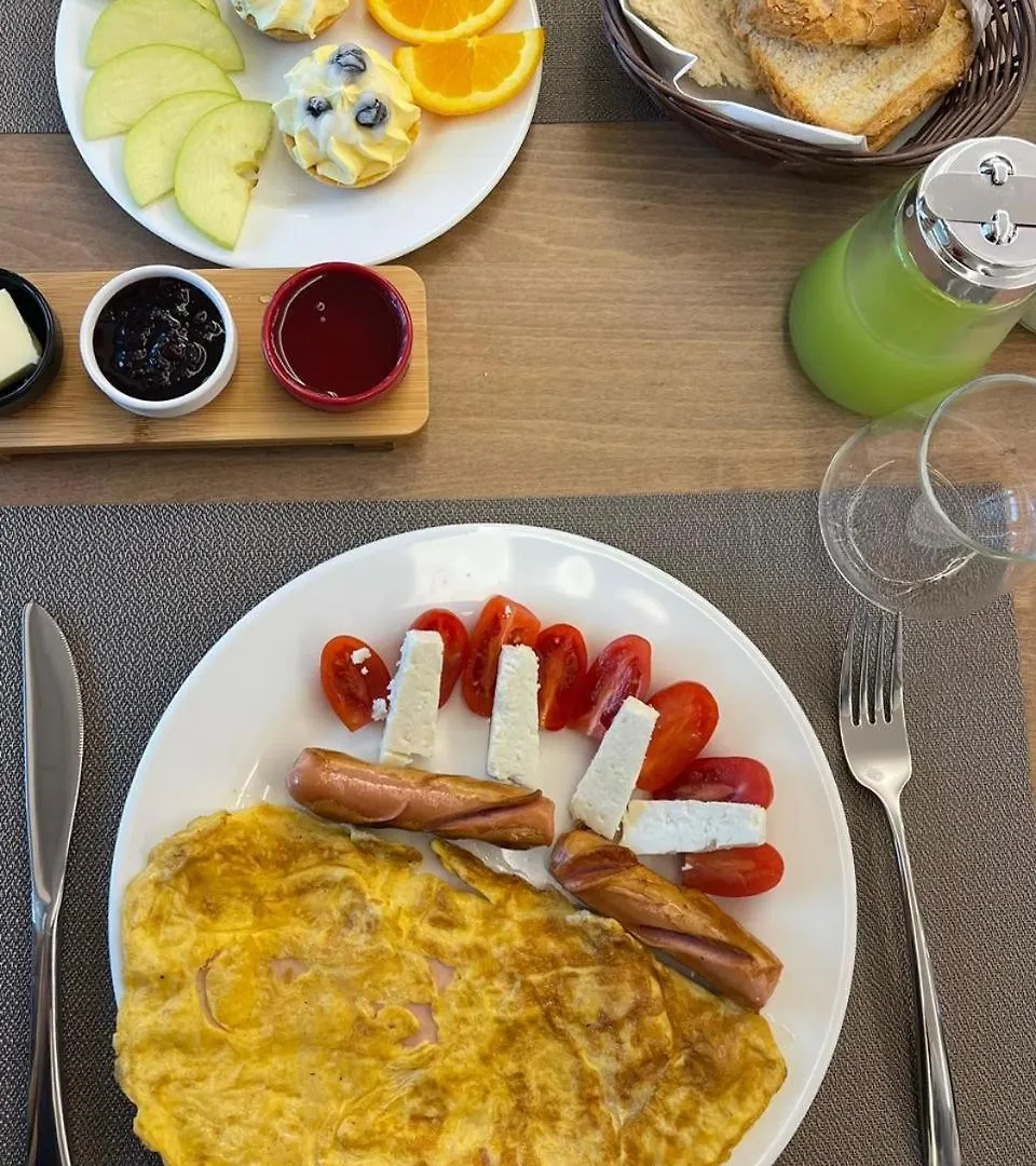 Reign Hotel Vore