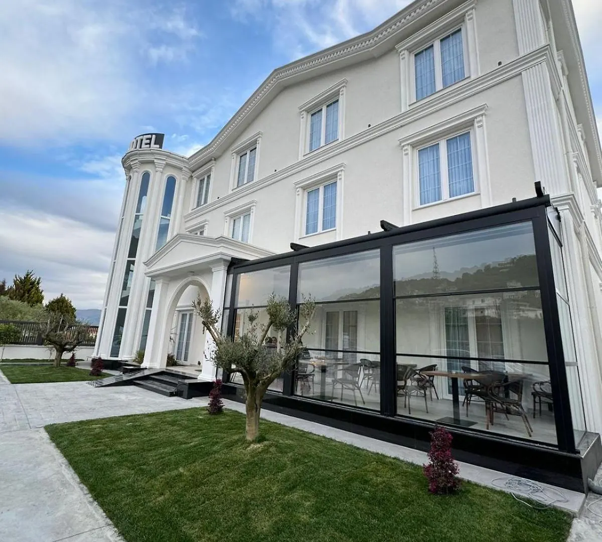 ****  Reign Hotel Vore Albania